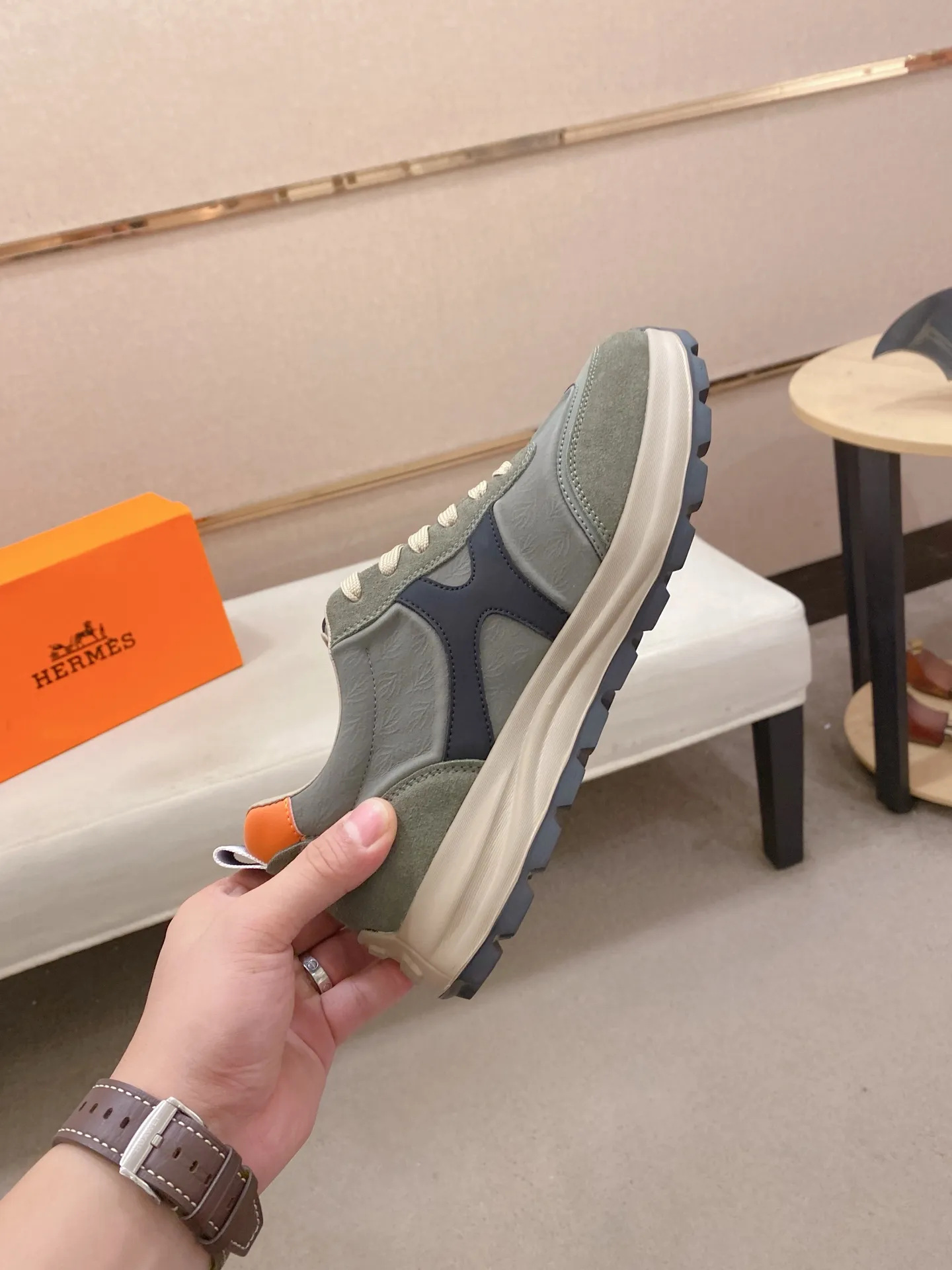 Men's clothing and shoes💰: 440💰《HERMES》【Classic Original Version】Hermès; Top 🔝 Purchasing Agency 🔍🔍Latest 🇺🇸Sold simultaneously at counters, original imported from Italy ▲▲ suede cowhide Equipped with breathable mesh ▲▲Exquisite workmanship (breathable mesh imported from Italy) sole: original sole provided by the original factory, ⚠️exclusive double-layer activity·TPR·rubber·combined molded outsole; Code number: 38-44